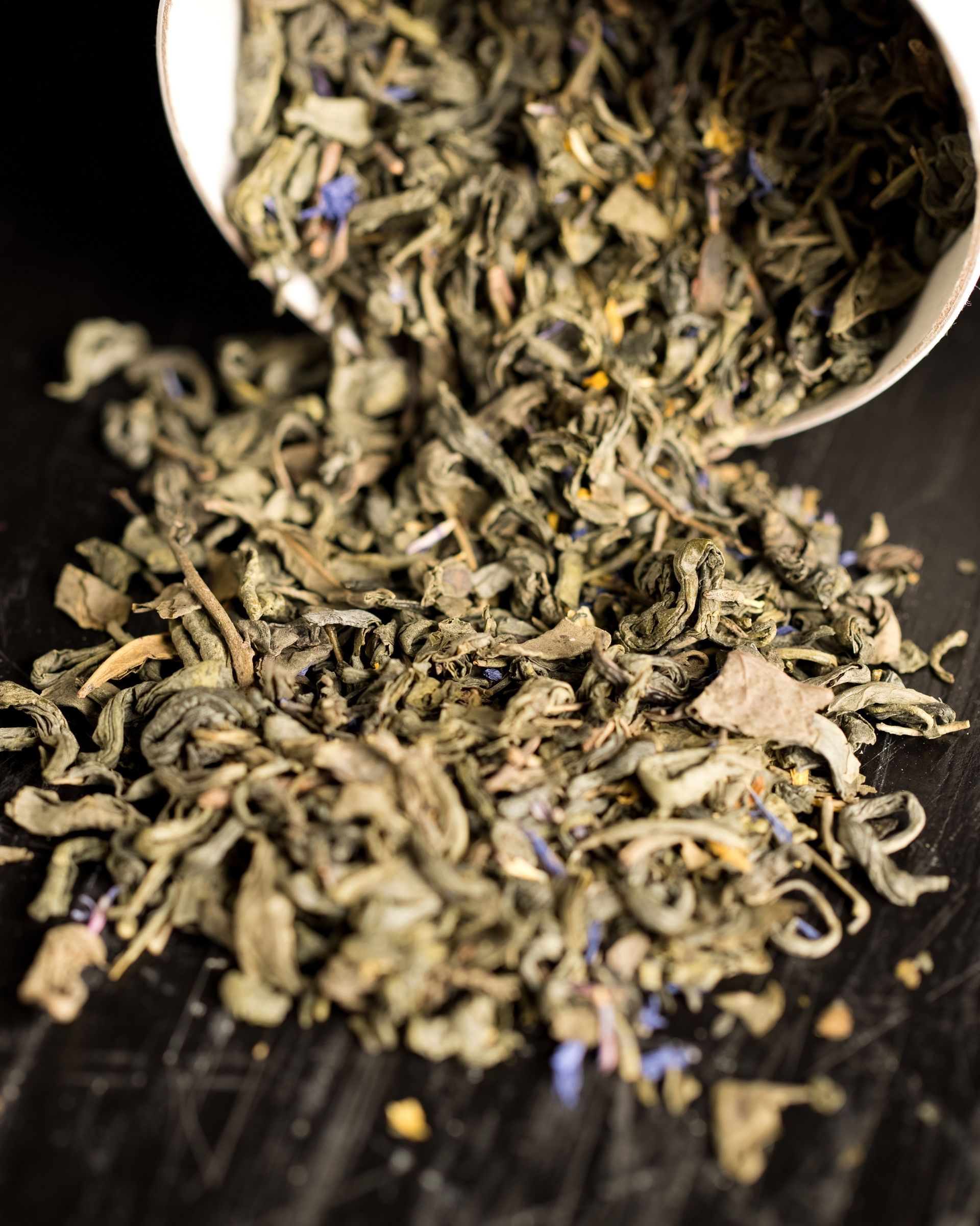Herbata zielona z płatkami bławatka i nagietka