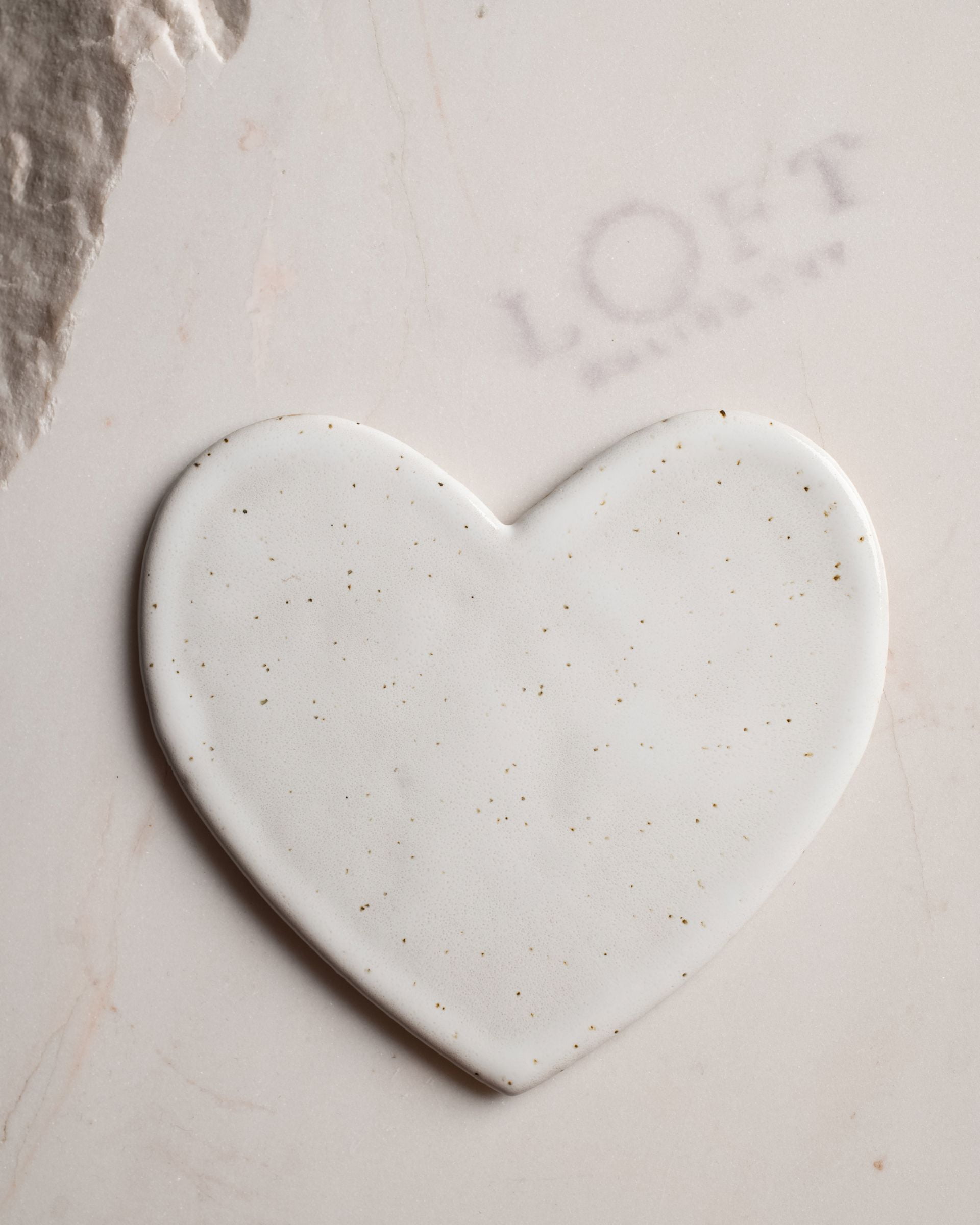 Biała podkładka ceramiczna serce Loft Kulinarny
