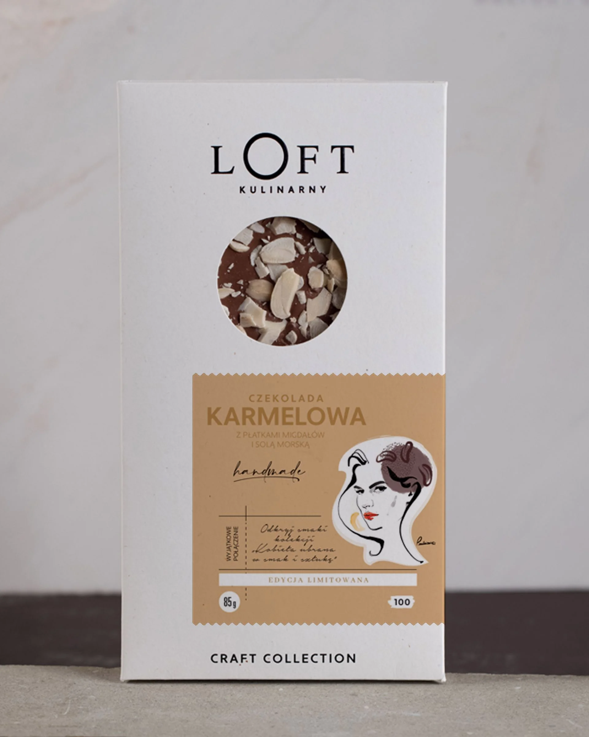 czekolada karmelowa z solą morską i płatkami migdałów Loft Kulinarny