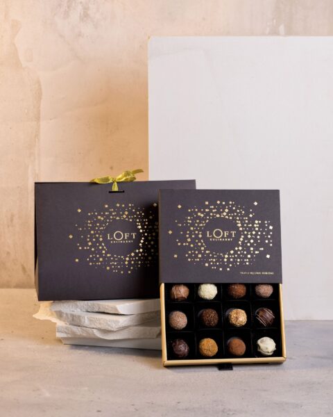 trufle świąteczne 12 sztuk w torebce w złoconym pudełku prezentowym, ręcznie robione trufle z belgijskiej czekolady