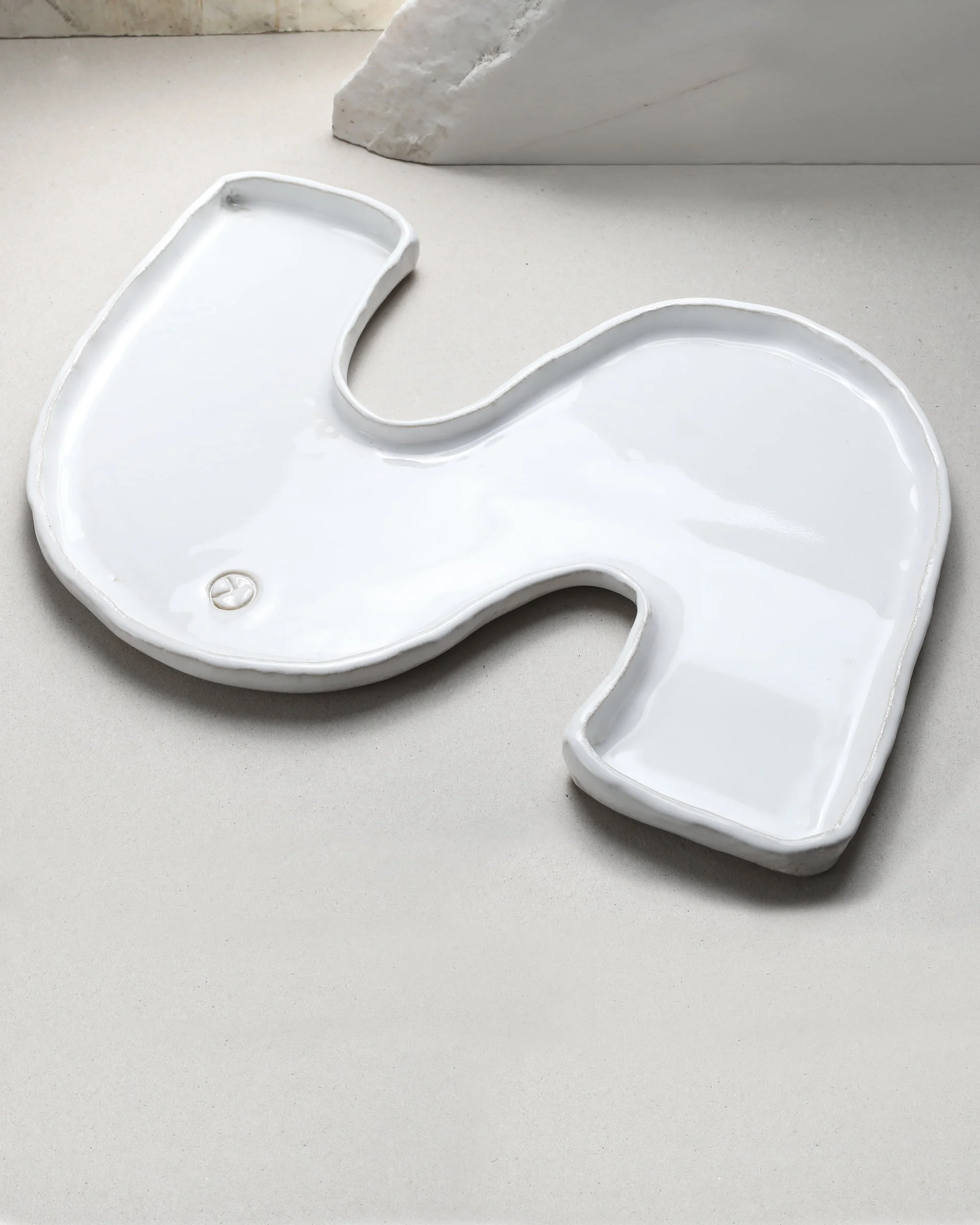 Patera ceramiczna „Smak i Sztuka” 36,5 x 25,5 cm - ręcznie robiona, kształt litery S