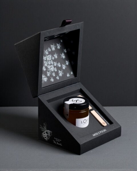 Zestaw-miód-lipowy-z-łyżeczką-„Każda-kropla-na-wagę-złota”-2-Loft-Kulinarny