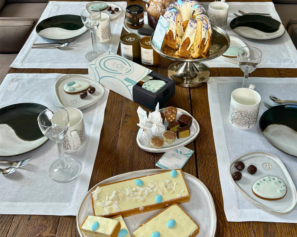 Ciasta na woelkanoc_blog_grafika wyróżniajaca Ciasta na Wielkanoc - mazurki i baba drożdżowa w stylu Loft Kulinarny.