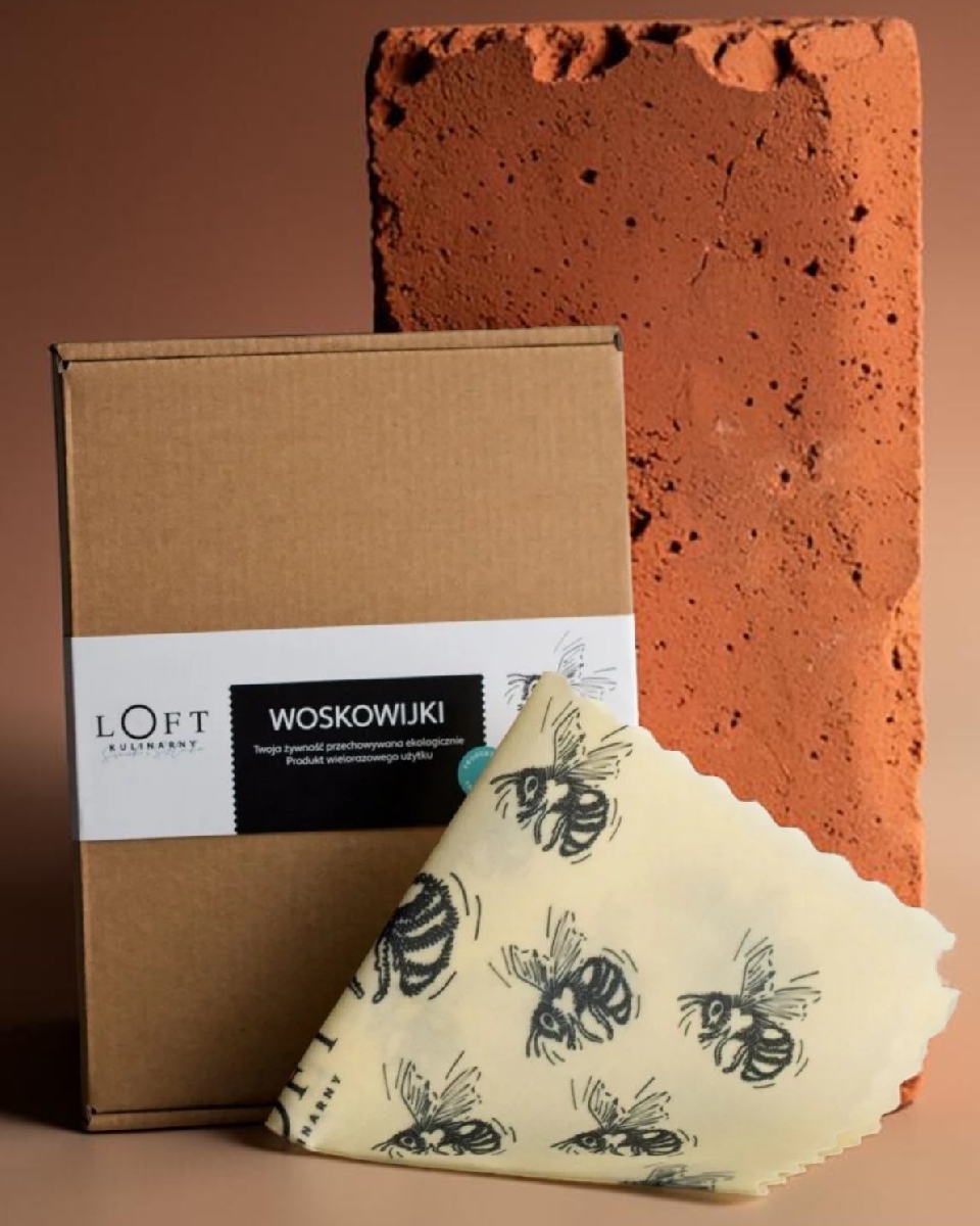 Czarna podkładka pod&nbsp;kubek Serce - ręcznie robiona ceramika, edycja limitowana